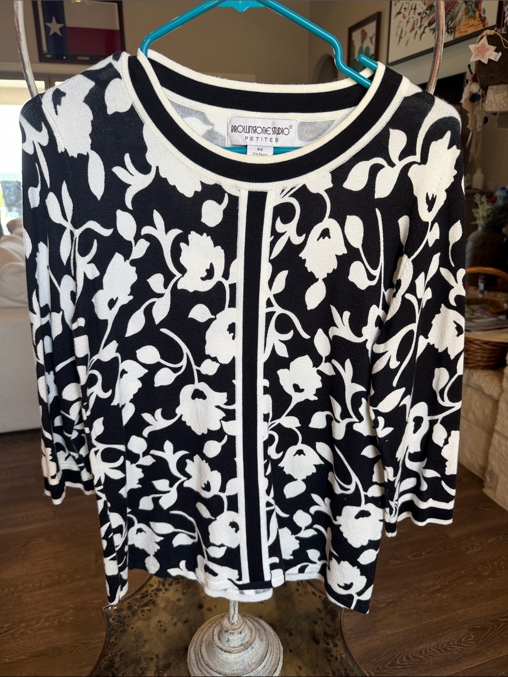 Knit floral 3/4 sleeve tunic